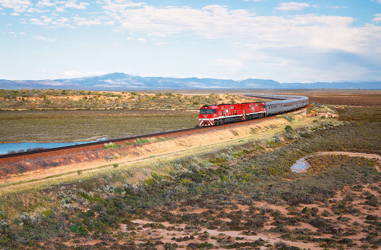 Le Ghan, train mythique traversant l'Outback australien - un des plus beaux voyages en train dans le monde.